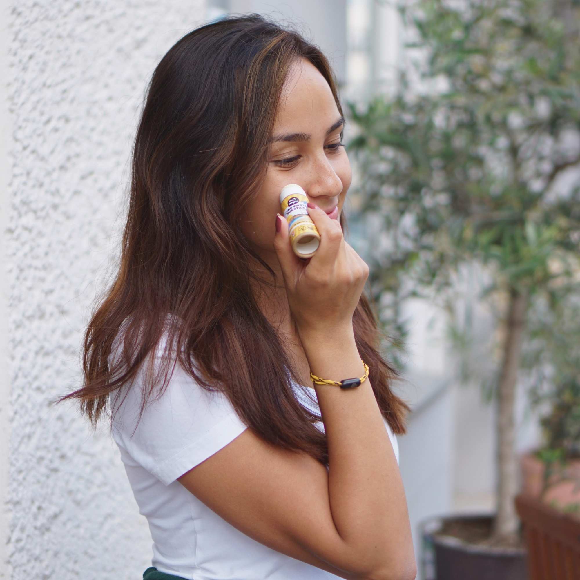 Feste Sonnencreme LSF 50 wird direkt auf die Haut aufgetragen. Plastikrei. Vegan.