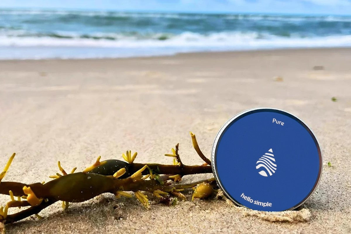 „Deocreme Natural von hello simple in Weißblechdose am Strand
