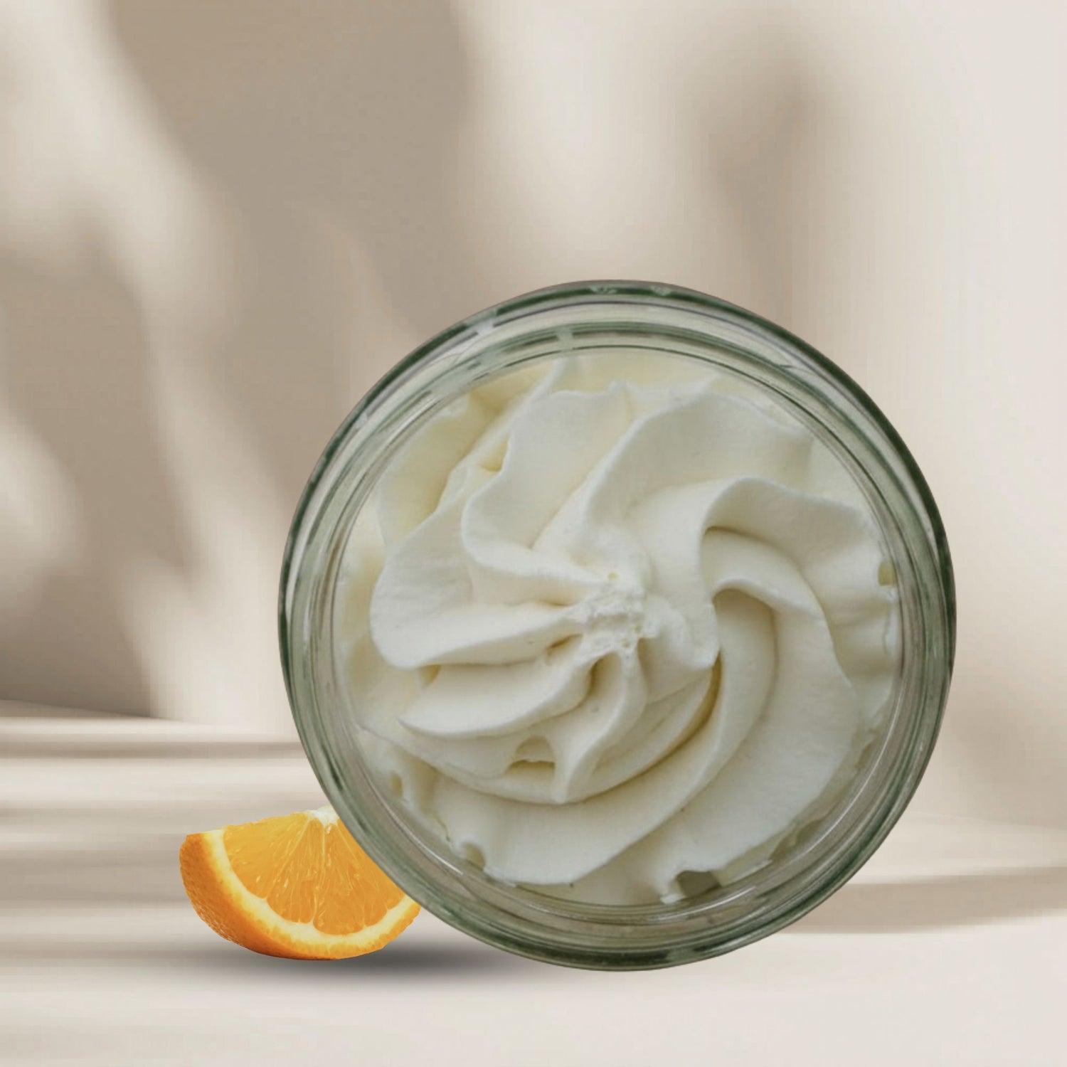 Plastikfreie Body Butter, vegan, cremig, mit leichtem Orangenduft, hergestellt in Berlin