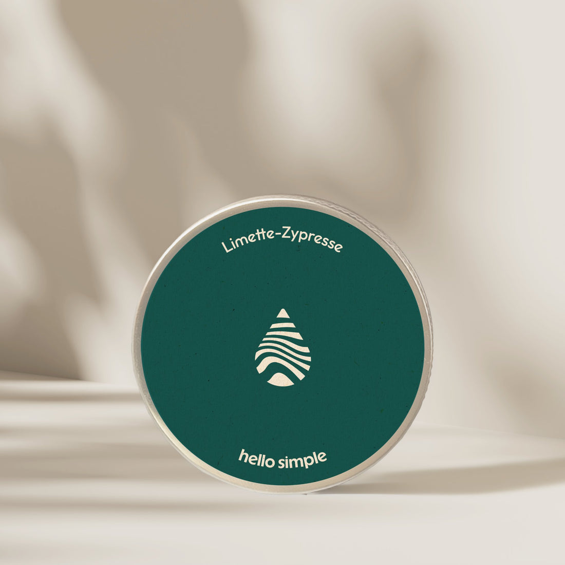 Naturkosmetik Deocreme Limette‑Zypresse in Weißblechdose ohne Plastik, veganes Natron‑Deo mit zitrisch-holzigem Duft.