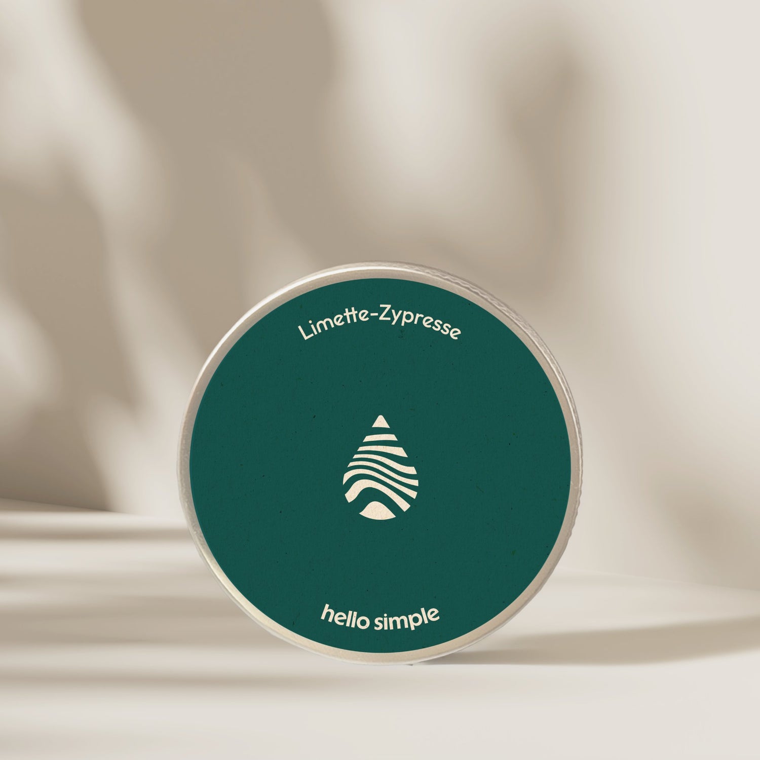 Naturkosmetik Deocreme Limette‑Zypresse in Weißblechdose ohne Plastik, veganes Natron‑Deo mit zitrisch-holzigem Duft.