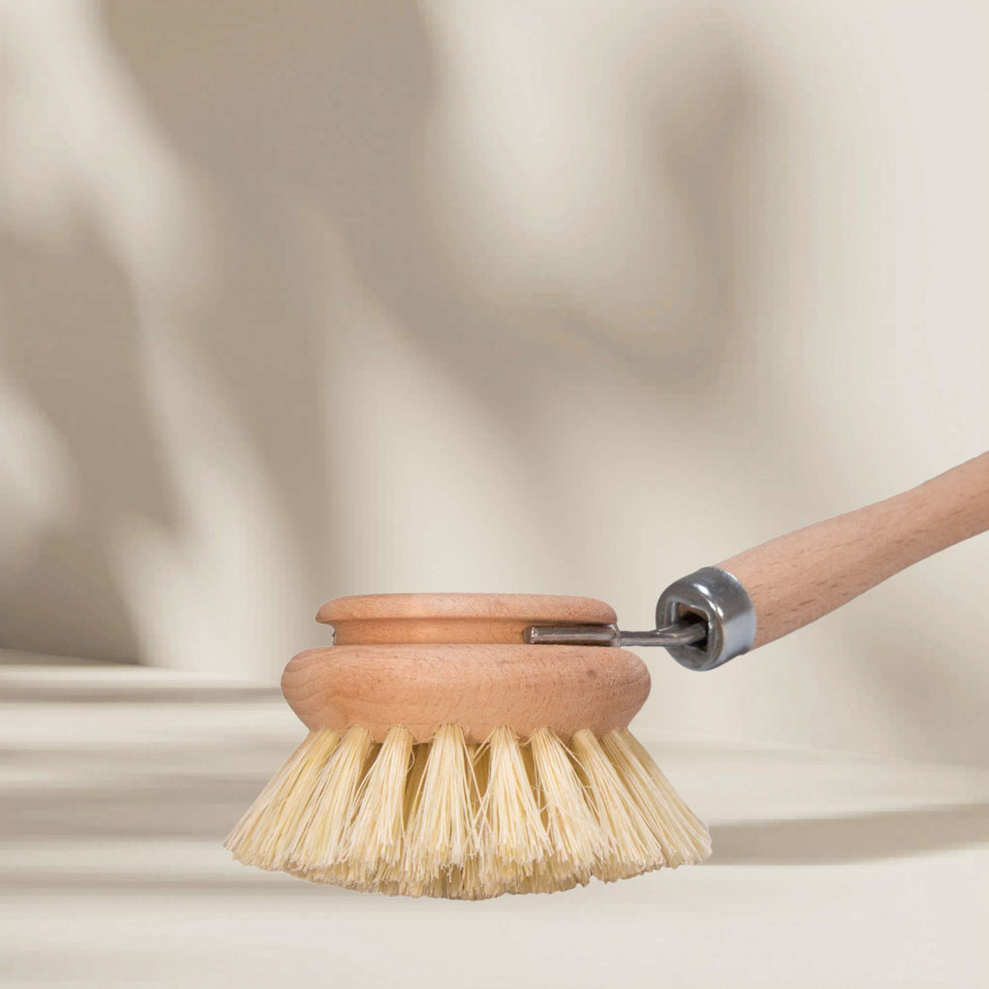 Vegane Geschirrspülbürste aus Holz mit auswechselbarem Kopf, plastikfrei