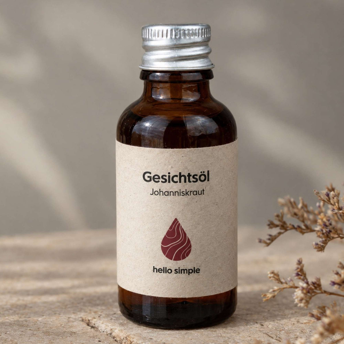 Gesichtsöl Johanniskraut angebaut in Deutschland, verpackt in Glasflasche