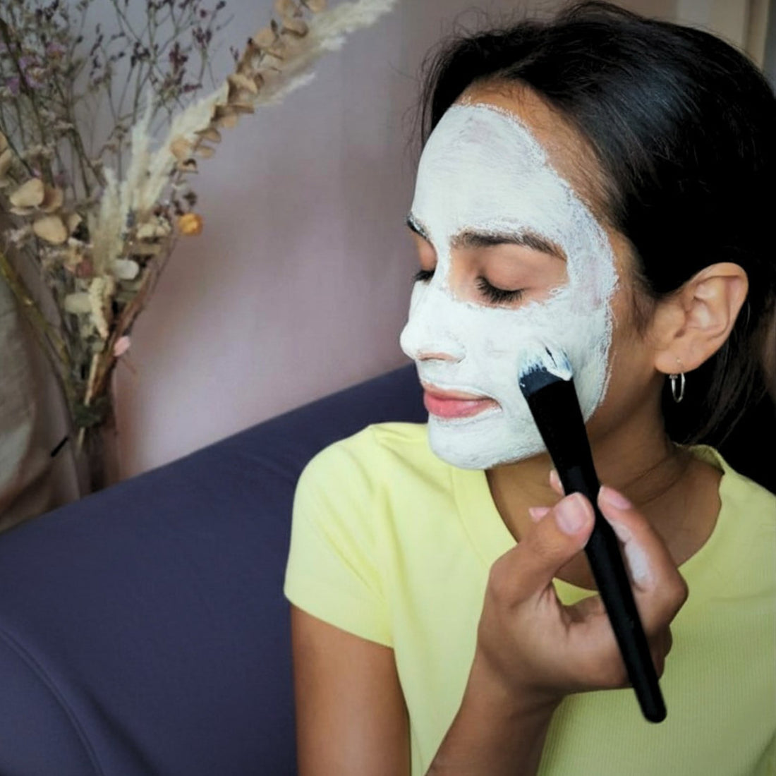 Weiße Tonerde Gesichtsmaske mit Pinsel auftragen und ca. Naturkosmetik, vegan,  min. einwirken lassen, plastikfrei 