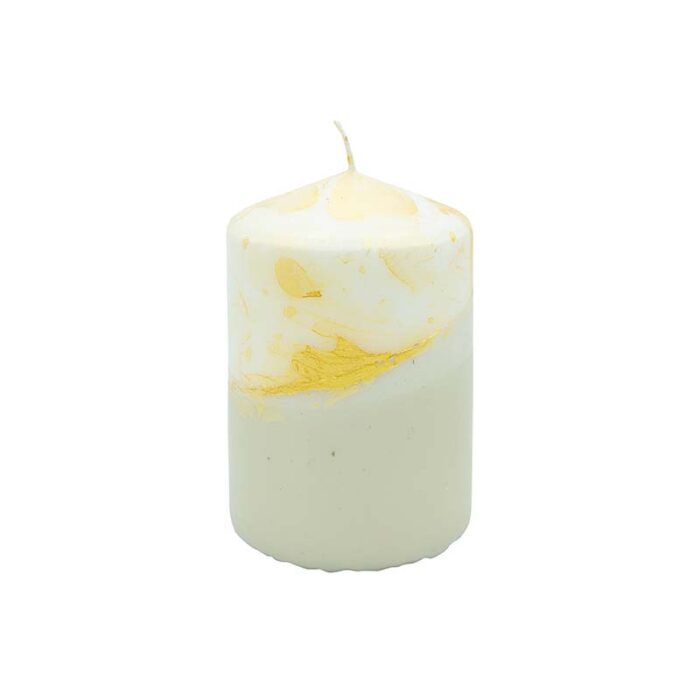 Unsere handgefertigte Dip Dye Kerze in hellgrau sieht nicht nur hübsch aus, die Stumpenkerze ist auch nachhaltig, vegan & palmölfrei!