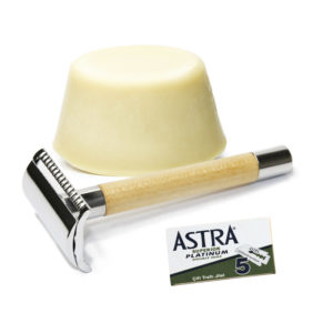 Rasur mit Rasierhobel, Rasierklingen und naturreiner Rasierseife
